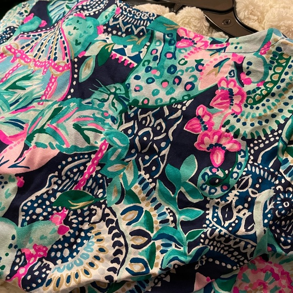 Lilly Pulitzer Top/ Lookin Sharp Engineered Alora Top - Picture 9 of 11